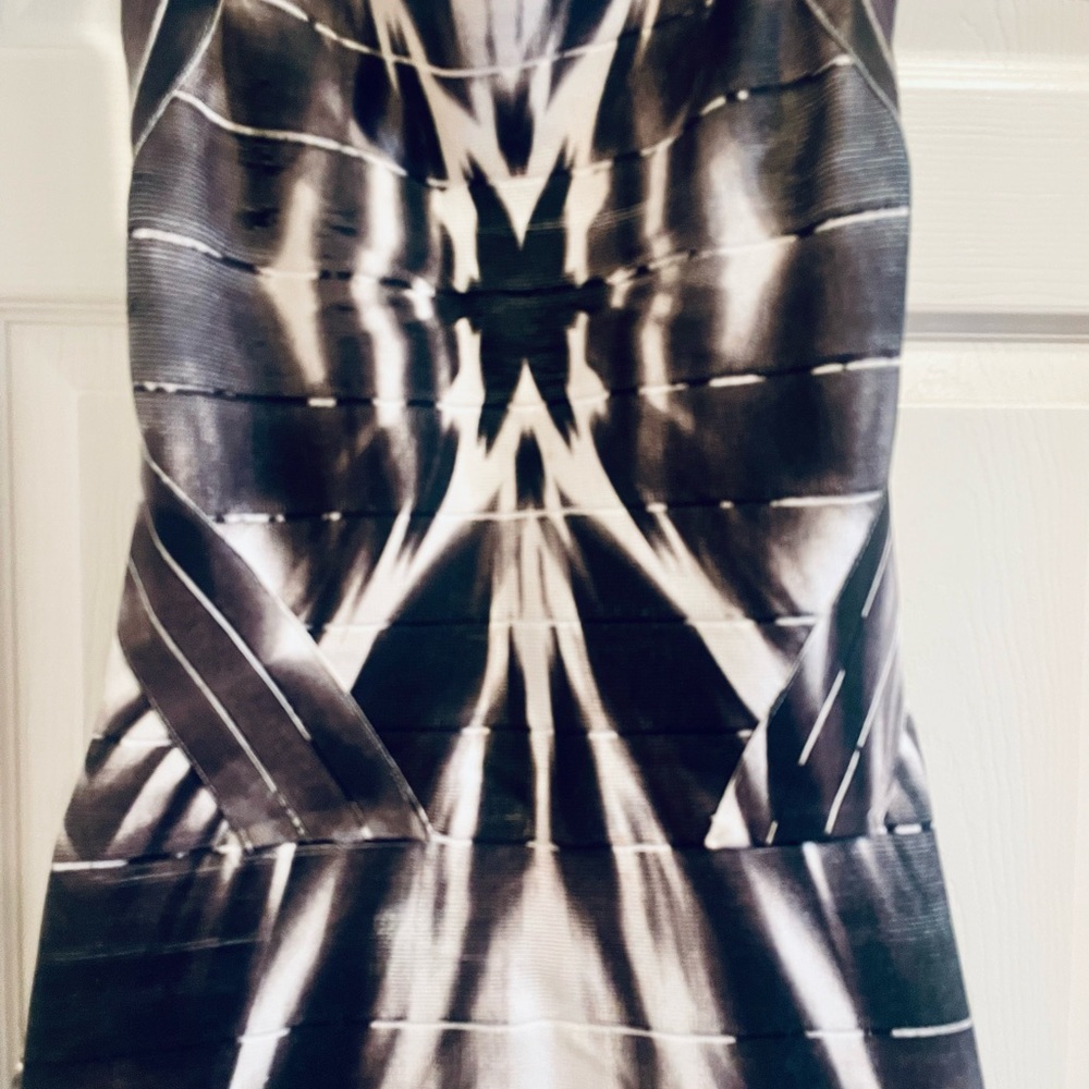 Bebe Bandage Vertigo Print Dress - Picture 3 of 5